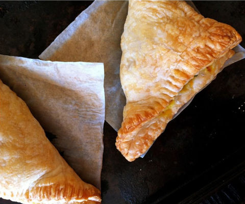 কেনা পিএলসি টাচ স্ক্রিন কন্ট্রোল এবং ১ বছরের ওয়ারেন্টি সহ স্বয়ংক্রিয় পেস্ট্রি উৎপাদন লাইন, যা ক্রোয়াসাঁ এবং ড্যানিশ রুটি প্রক্রিয়াকরণের জন্য online manufacture