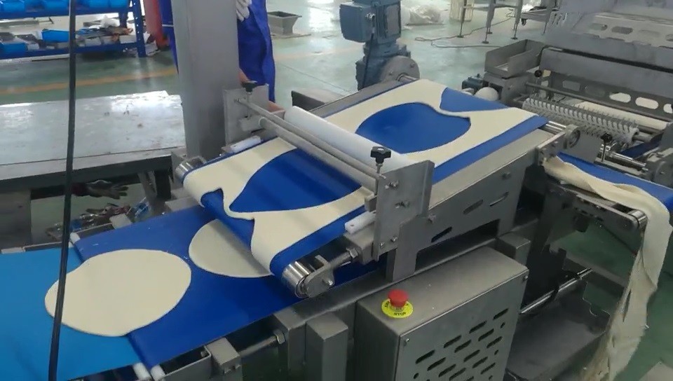 2 - 4 Rows Pizza Dough Making Machine , Automated Pizza Machine Customized Diameter