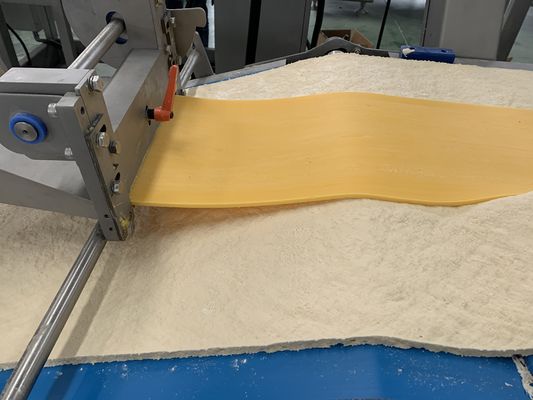 600-1200 কেজি/ঘন্টা ধারণক্ষমতা পফ প্যাস্ট্রি উত্পাদন লাইন অর্ধ স্বয়ংক্রিয় / পূর্ণ স্বয়ংক্রিয় ভরাট বা খালি প্যাস্ট্রি জন্য